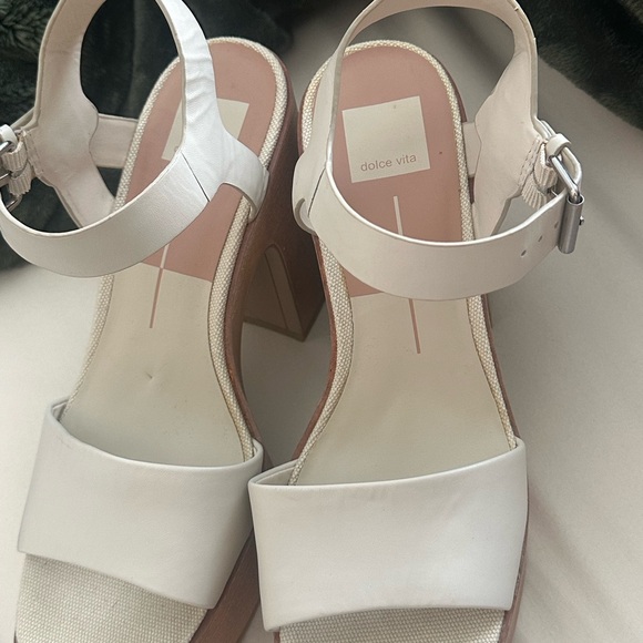 Dolce Vita Cream and Tan Platform Sandals - Picture 5 of 8